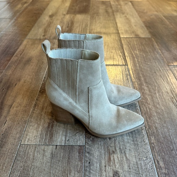 Marc Fisher Marela tan leather pointed toe block heel boots size 6.5 - Picture 4 of 10